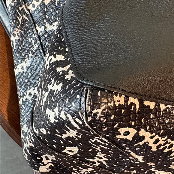 Coach Bleecker 2-tone python black/  white satchel shoulder bag  Italian leather - Picture 11 of 17